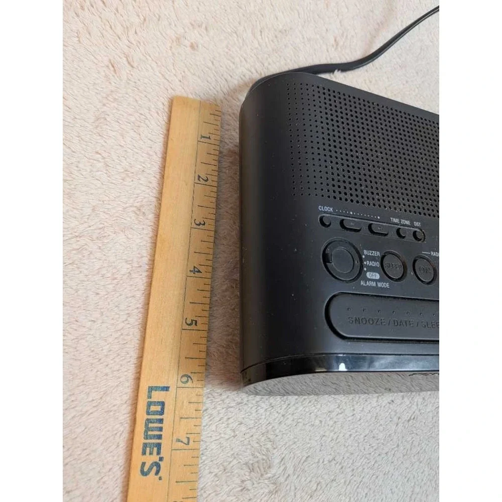 Sony Dream Machine AM FM Clock Radio Alarm Auto Time Set‎ Model ICF-C218